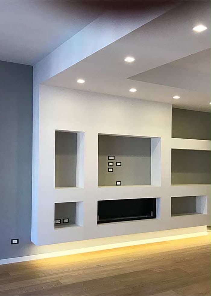Parete TV con nicchie e LED