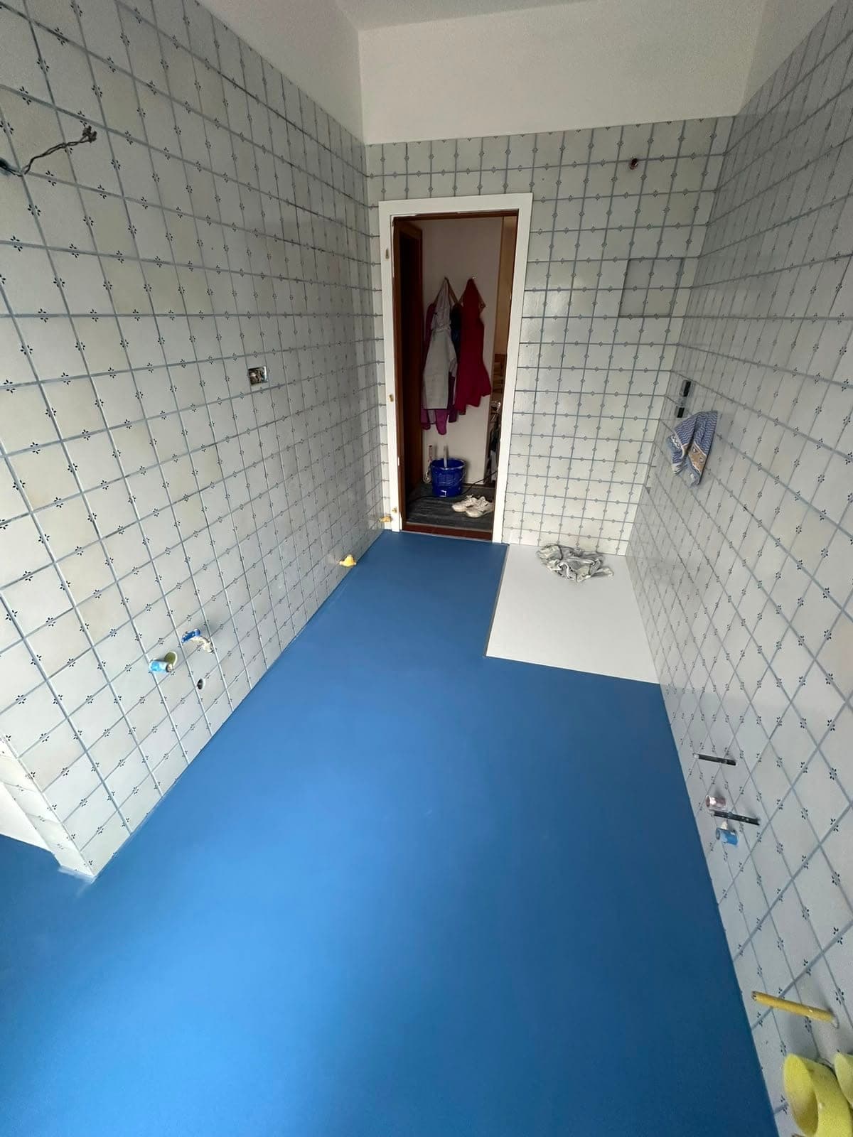 Pavimento in resina blu