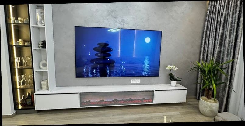 Parete TV in spatolato